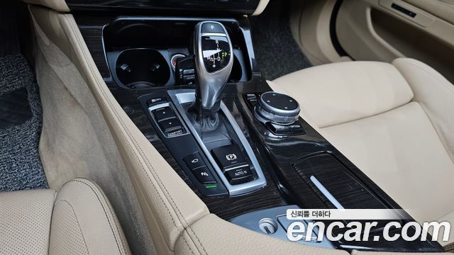 BMW 5-Series 2016 — photo 9