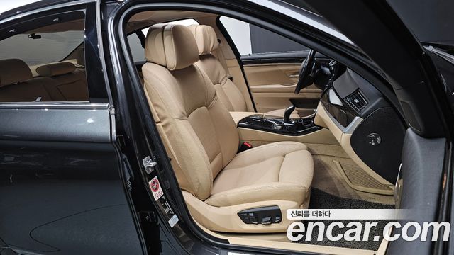 BMW 5-Series 2016 — photo 10