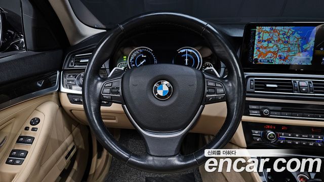 BMW 5-Series 2016 — photo 13