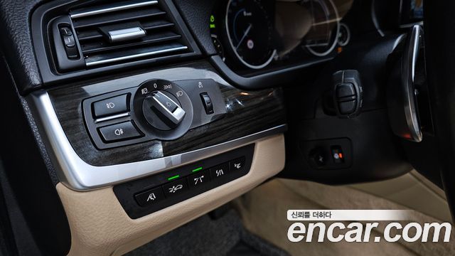 BMW 5-Series 2016 — photo 17