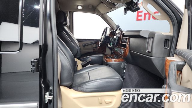 GMC Savana 2019 — photo 11