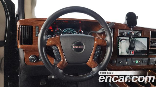 GMC Savana 2019 — photo 13