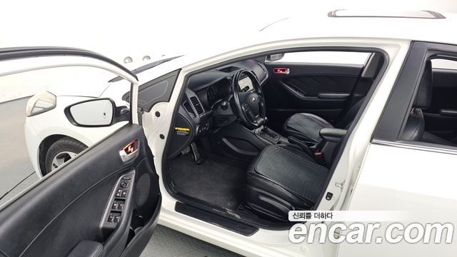 Kia K3 2013 — photo 10