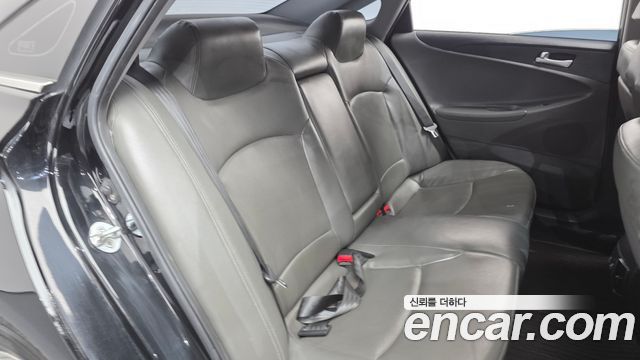 Hyundai Sonata 2011 — photo 12