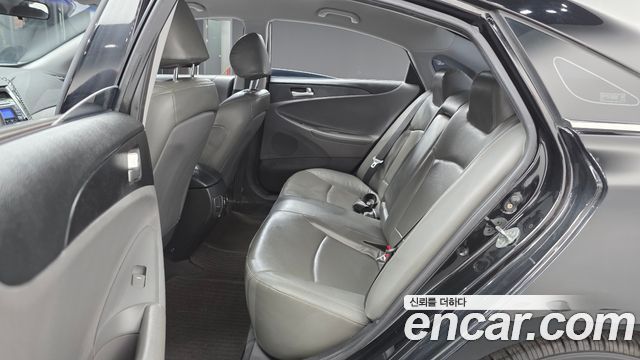 Hyundai Sonata 2011 — photo 13