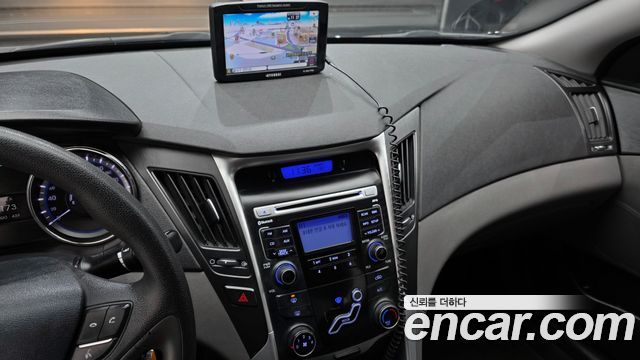 Hyundai Sonata 2011 — photo 15