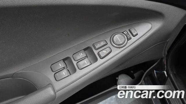 Hyundai Sonata 2011 — photo 19