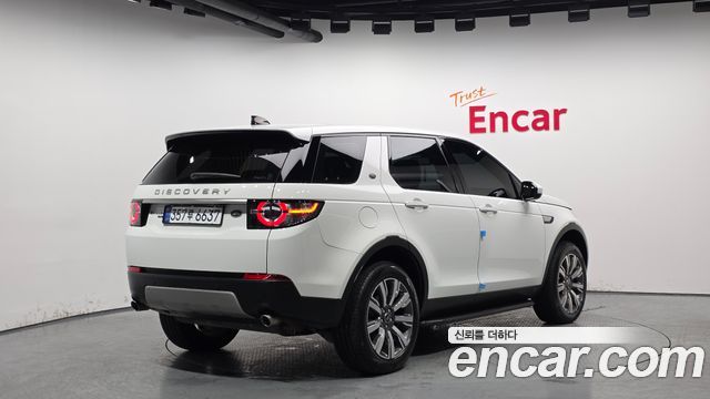 Land Rover Discovery Sport 2017 — photo 2