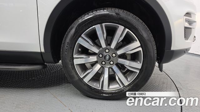 Land Rover Discovery Sport 2017 — photo 5