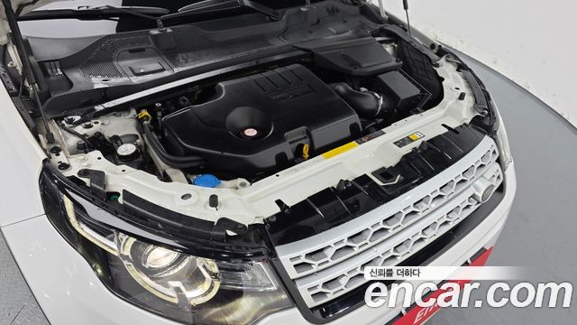 Land Rover Discovery Sport 2017 — photo 6