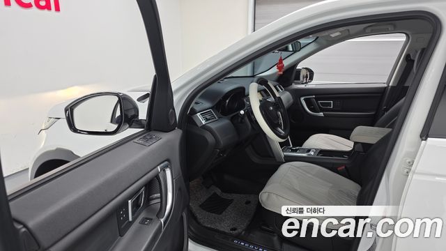 Land Rover Discovery Sport 2017 — photo 11