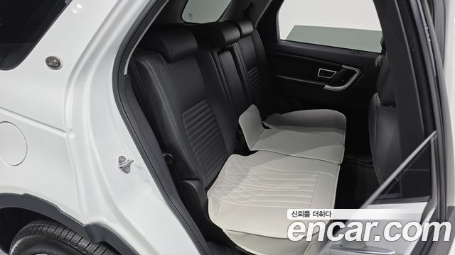 Land Rover Discovery Sport 2017 — photo 12