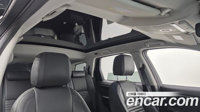 Land Rover Discovery Sport 2017 — photo 16