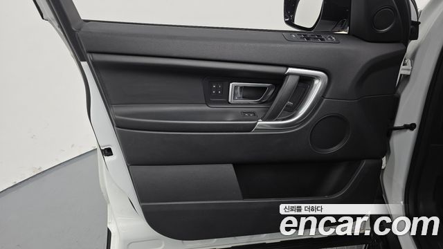 Land Rover Discovery Sport 2017 — photo 17