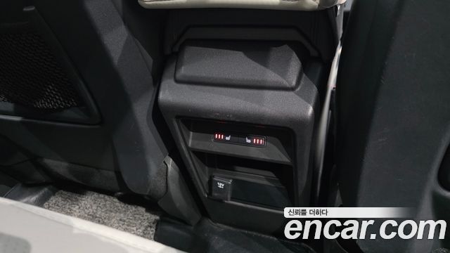 Land Rover Discovery Sport 2017 — photo 19