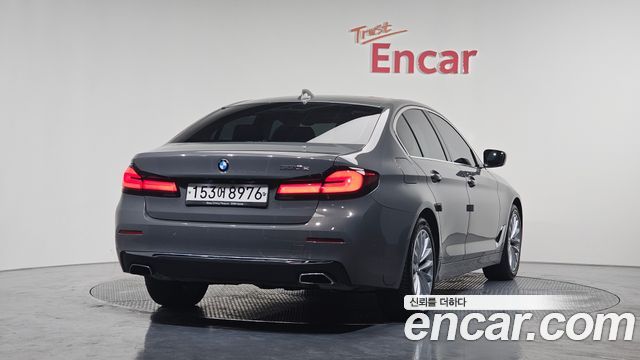 BMW 5-Series 2021 — photo 2