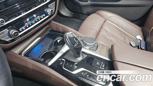 BMW 5-Series 2021 — photo 9