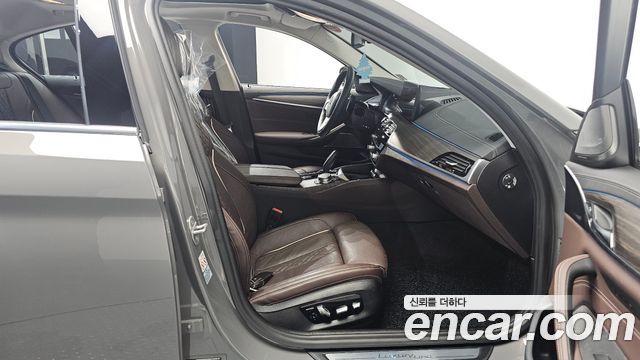 BMW 5-Series 2021 — photo 11