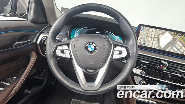 BMW 5-Series 2021 — photo 13