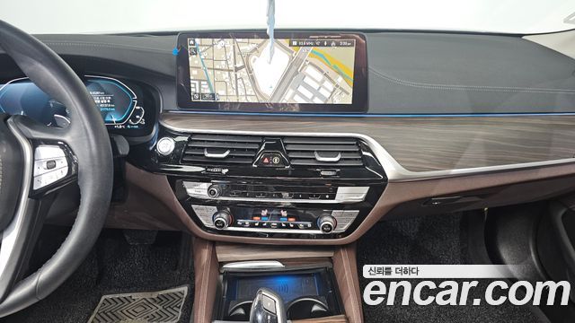 BMW 5-Series 2021 — photo 14