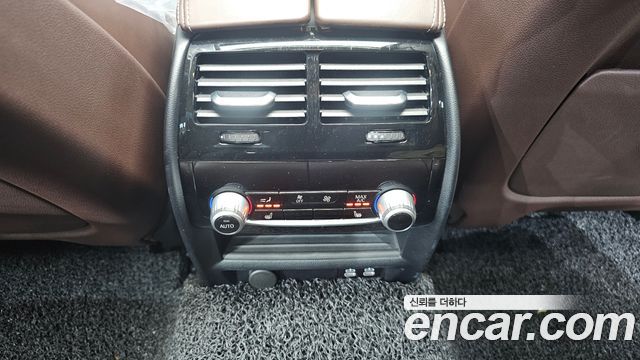 BMW 5-Series 2021 — photo 18