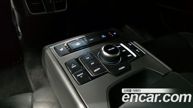 Hyundai Genesis 2016 — photo 17