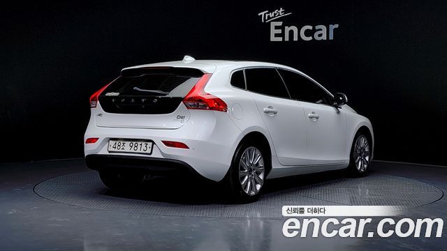 Volvo V40 2015 — photo 2