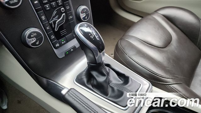 Volvo V40 2015 — photo 9