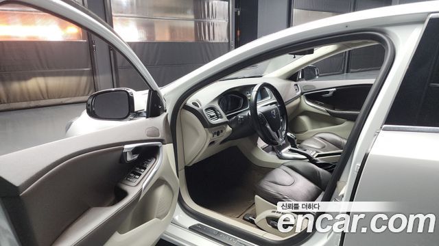 Volvo V40 2015 — photo 10