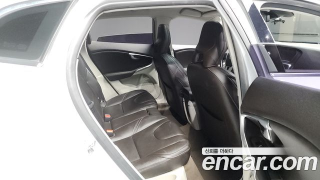 Volvo V40 2015 — photo 12