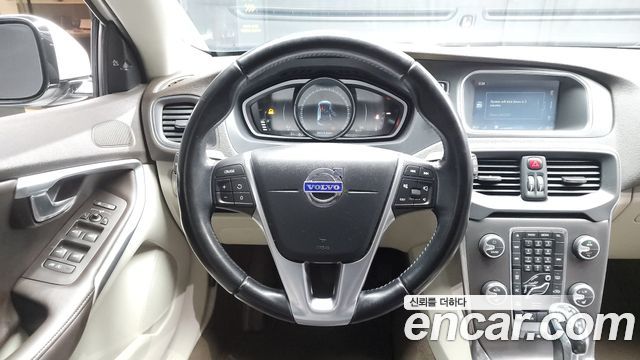 Volvo V40 2015 — photo 13