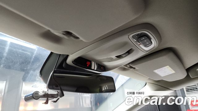 Volvo V40 2015 — photo 17