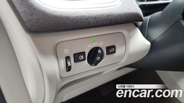 Volvo V40 2015 — photo 18