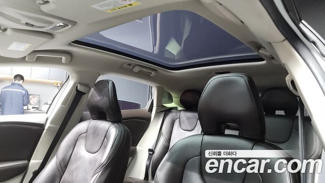 Volvo V40 2015 — photo 19