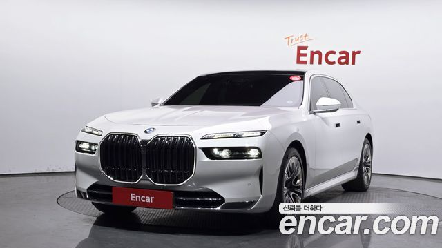 BMW 7-Series 2023 — photo 1