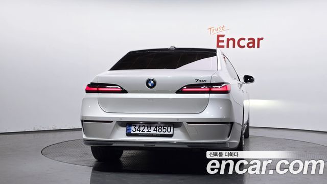 BMW 7-Series 2023 — photo 4