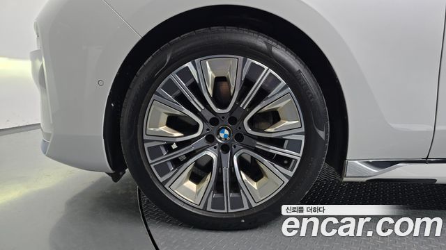 BMW 7-Series 2023 — photo 5