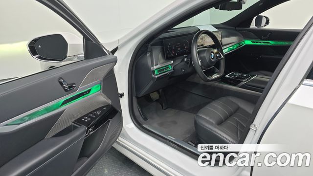 BMW 7-Series 2023 — photo 11