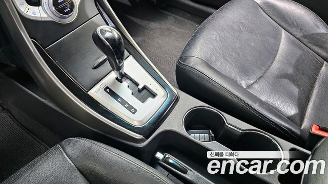 Hyundai AVANTE 2011 — photo 9