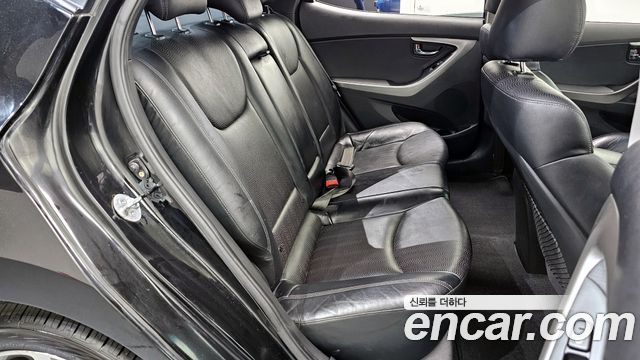 Hyundai AVANTE 2011 — photo 12