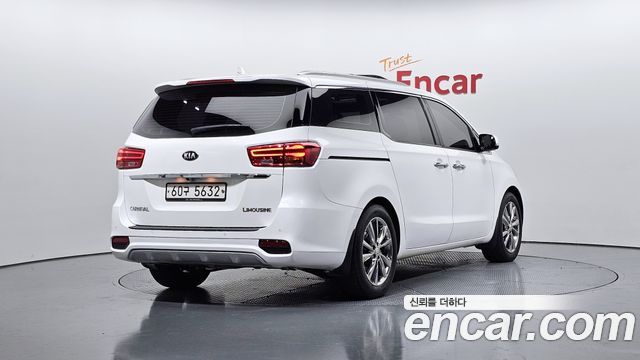 Kia Canival 2019 — photo 2