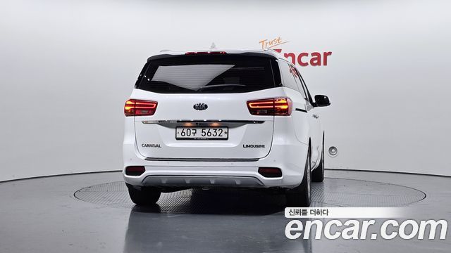 Kia Canival 2019 — photo 4