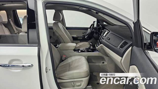 Kia Canival 2019 — photo 10