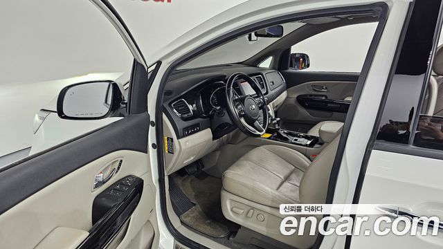 Kia Canival 2019 — photo 11