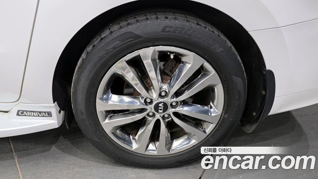 Kia Canival 2015 — photo 5