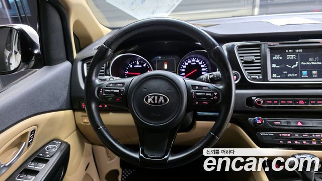Kia Canival 2015 — photo 13