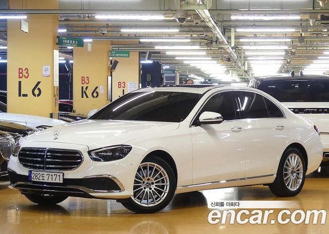 Mercedes-Benz E-Class 2023 — photo 1