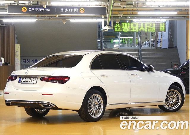 Mercedes-Benz E-Class 2023 — photo 2
