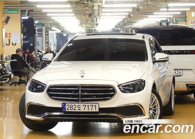 Mercedes-Benz E-Class 2023 — photo 3
