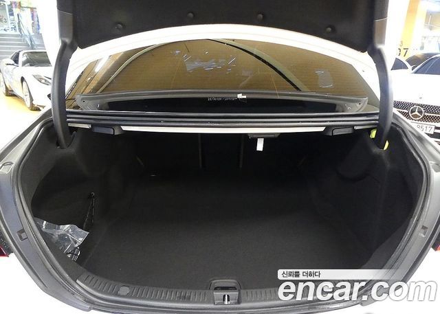 Mercedes-Benz E-Class 2023 — photo 4